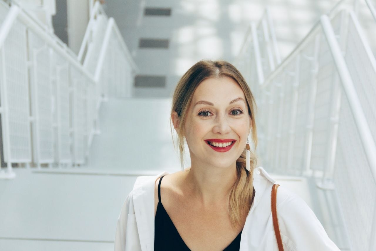 Марина Беднякова — преподаватель техники речи и актриса. Постановка голоса онлайн с актрисой и педагогом